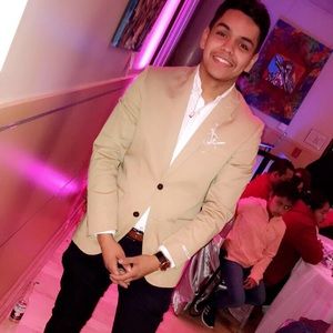 Meet your Posher, Moises